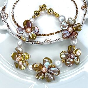 Stunning 🤩 Handmade Freshwater Keshi Pearl Golden Green Multi Flower 🌺 Bracelet